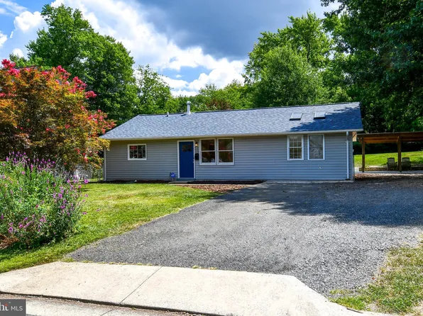 5523 Halwis St, Alexandria, VA 22303
