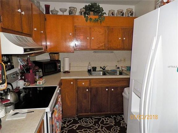 2nd image of 102 Lillian St
