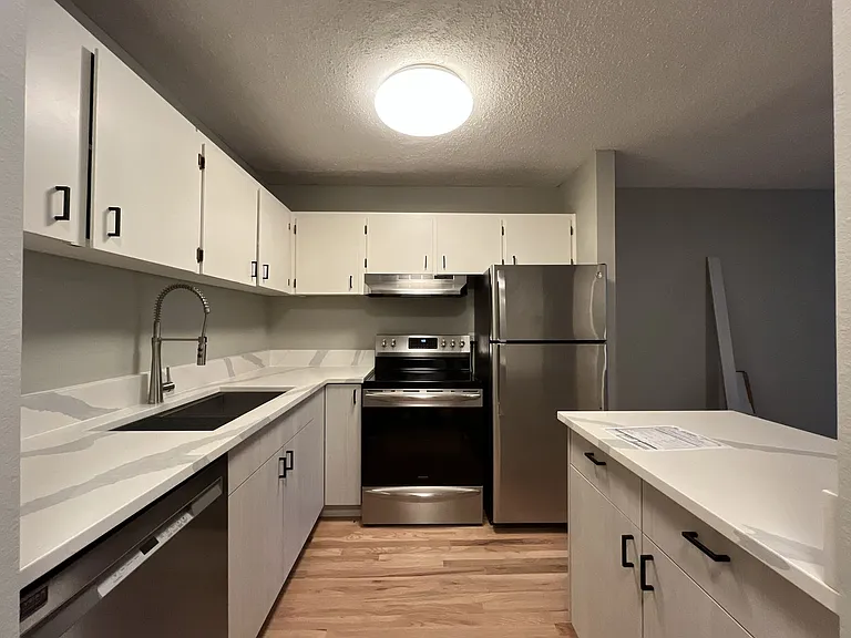 15827 NE Glisan St #3 — Photo 7