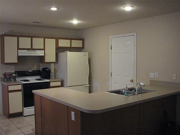 5th image of 864 W Peachtree Dr