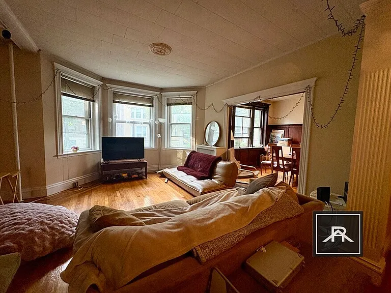 14 Euston St #1 — Photo 16