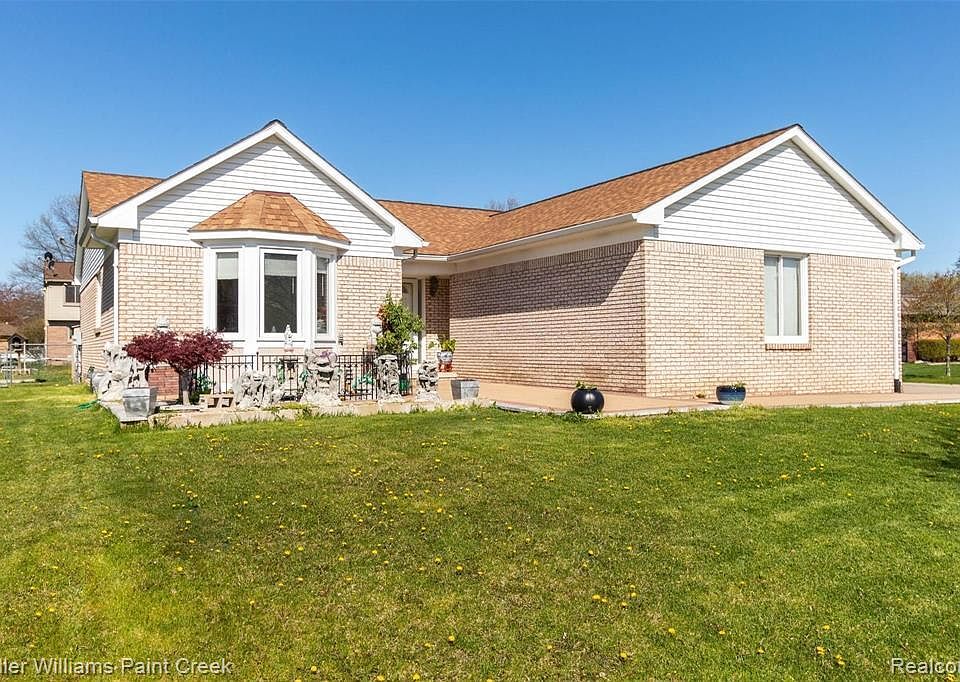1st image of 28169 Kingswood Ct