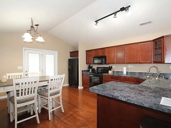 4th image of 220 Black Water Ln