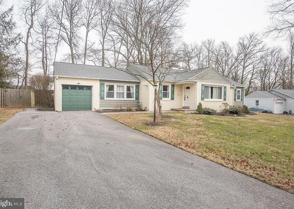 1st image of 1903 Fairfield Dr