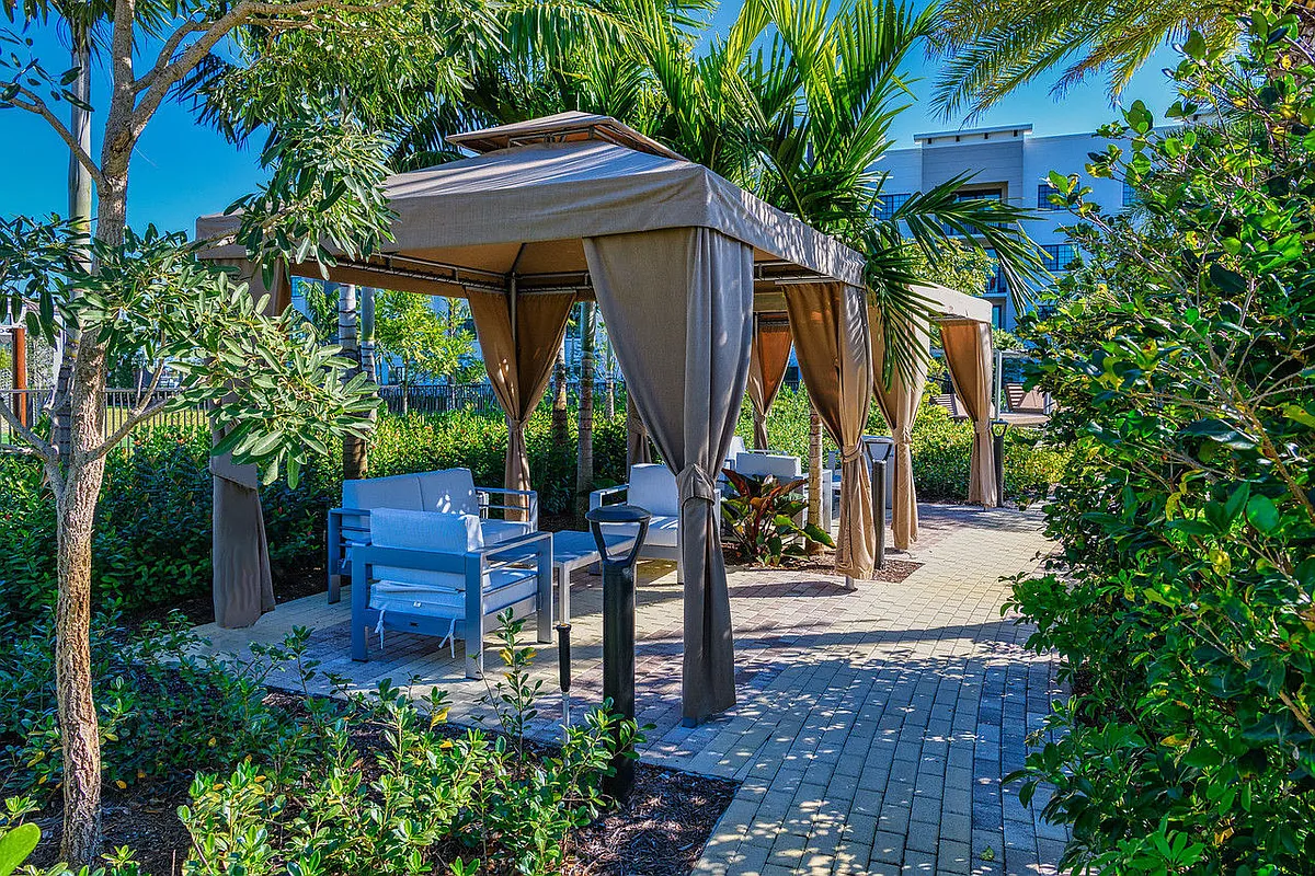Poolside Cabanas - Atlantico at Aquabella