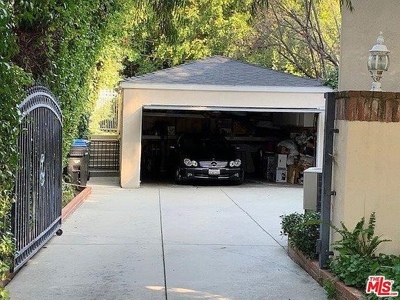 2nd image of 4006 Dixie Canyon Ave