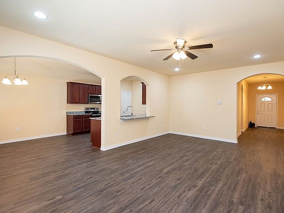 2nd image of 207 Westview Dr