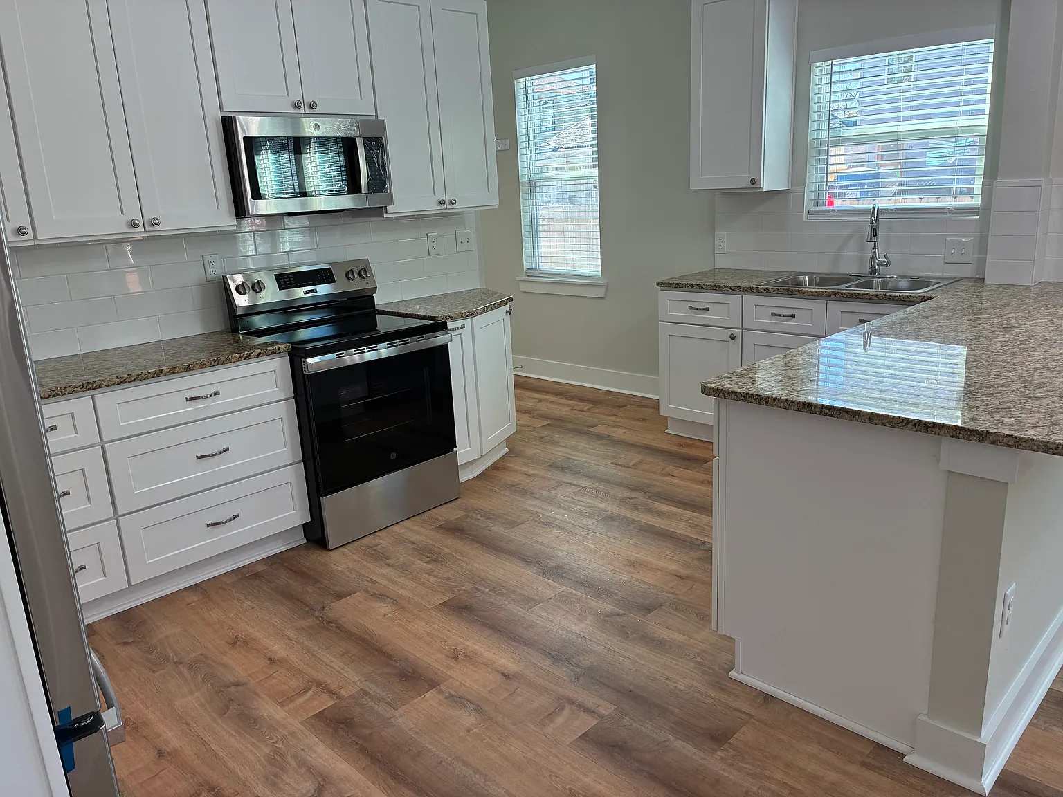 3 bed, 1.5 bath, 952 sqft, $1,700 — Photo 4