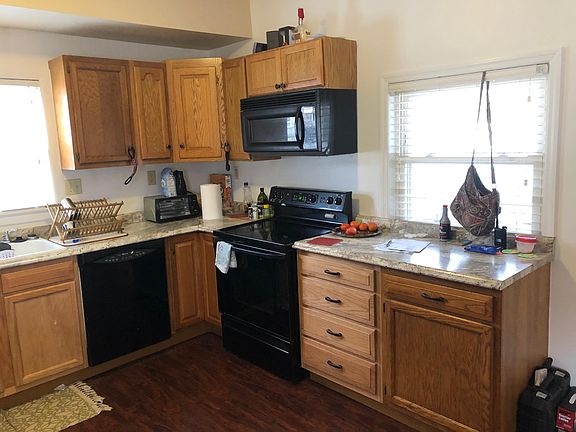 Newer kitchen appliances with plenty of cabinets and counter space