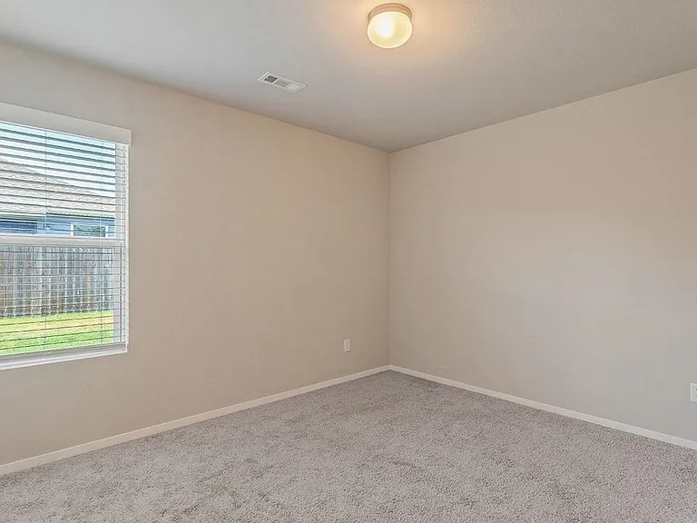 992 E Starling St — Photo 10