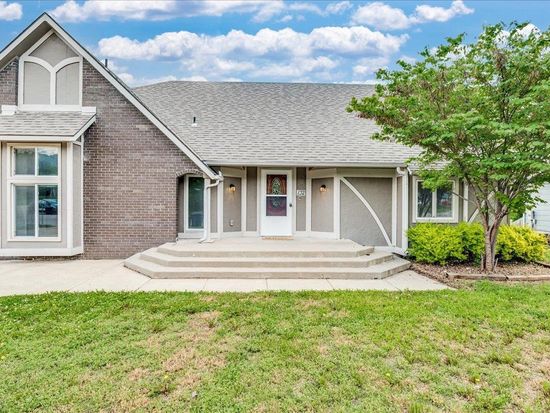 132 Timberlane Dr, Haysville, KS 67060