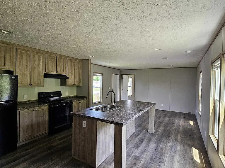 2737 W Washington Ctr #141 — Photo 2