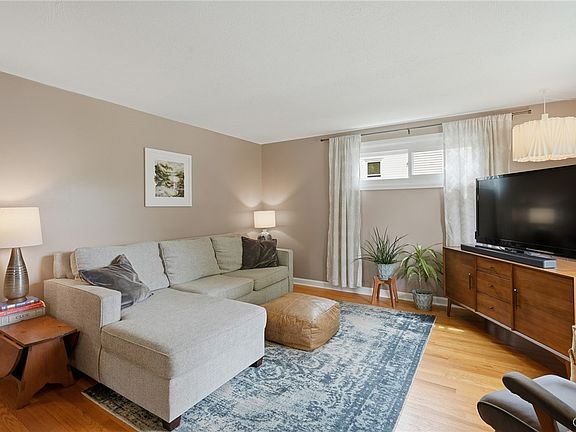4th image of 708 Balsam St