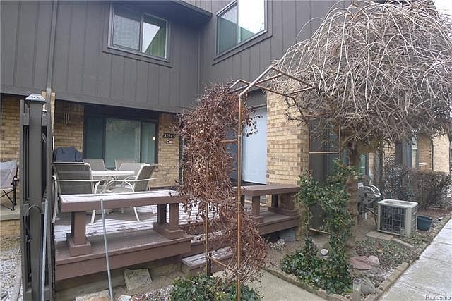 1st image of 37445 Clubhouse Dr