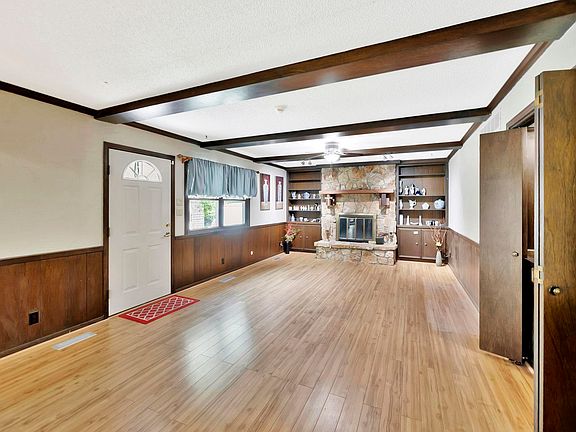 3rd image of 1118 E Oakwood Ct