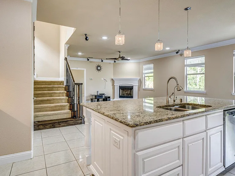 725 Rembrandt Ct — Photo 10