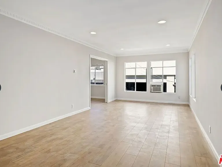 121 S Crescent Dr #C — Photo 2