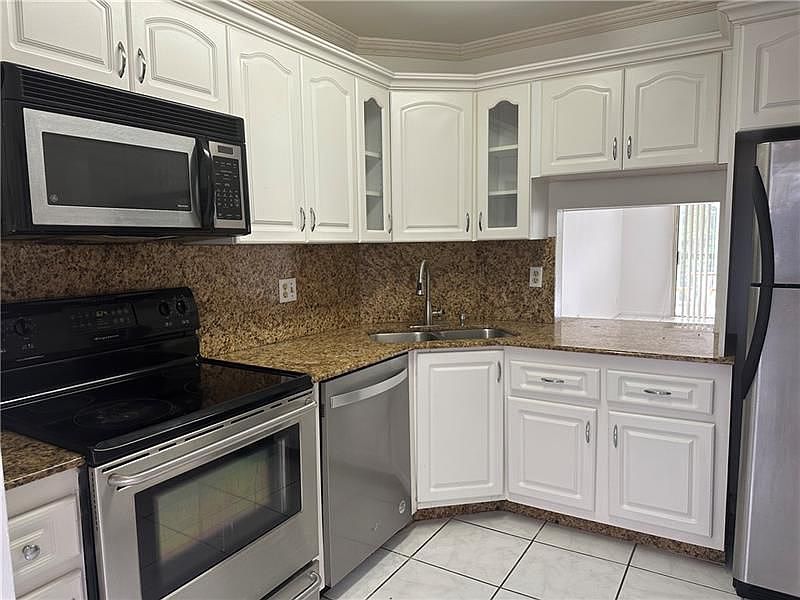 1st image of 205 SE 10th St #E11