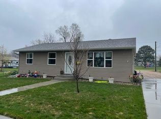 1009 E 12th St, Yankton, SD 57078