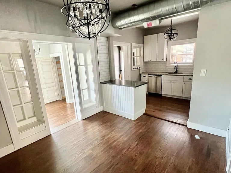 220 W Latimer St #A — Photo 4