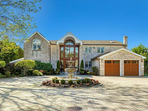 10 Beech Road, Islip, NY 11751