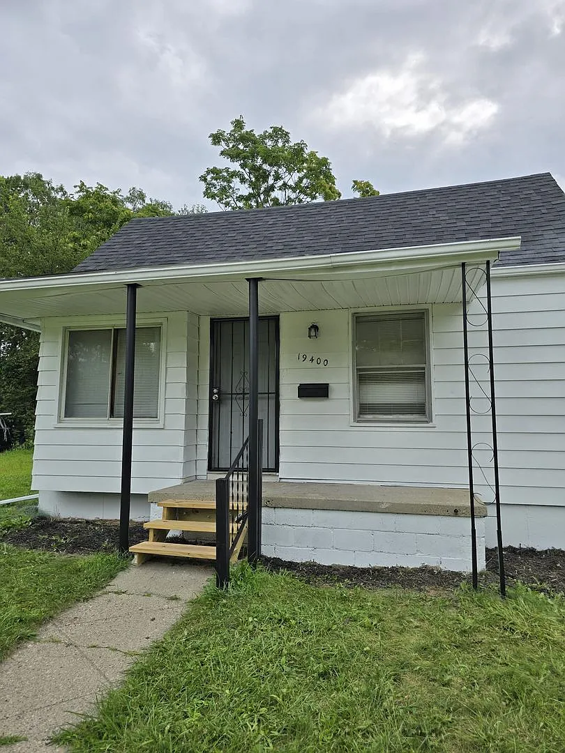 Remodeled 4B 1B Home $1,175 — Photo 1
