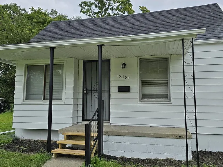19400 Harlow St — Photo 1