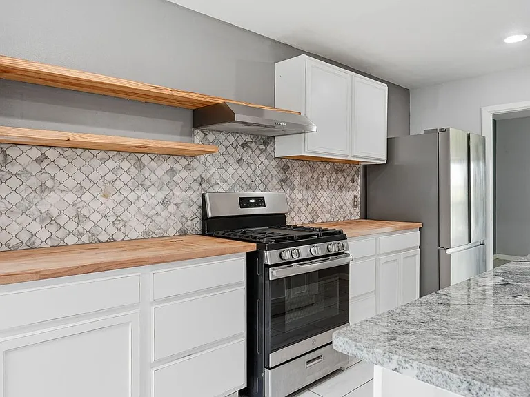 4049 Rooney Dr — Photo 9
