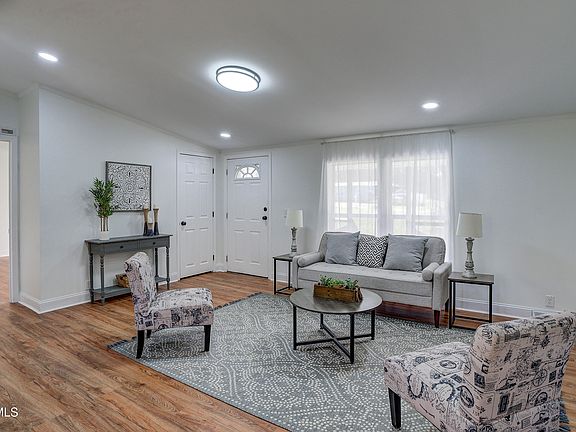 3rd image of 287 H Heaton Rd