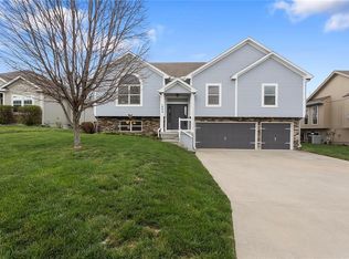1804 Curtis Dr, Greenwood, MO 64034