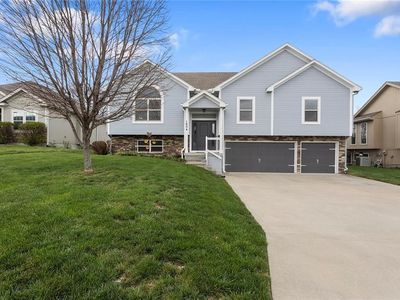 1804 Curtis Dr, Greenwood, MO, 64034