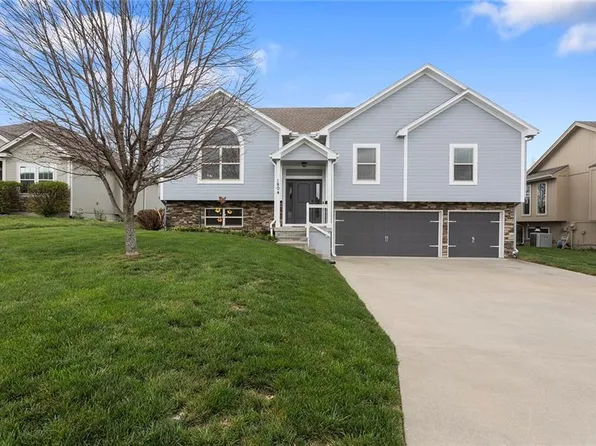 1804 Curtis Dr, Greenwood, MO 64034