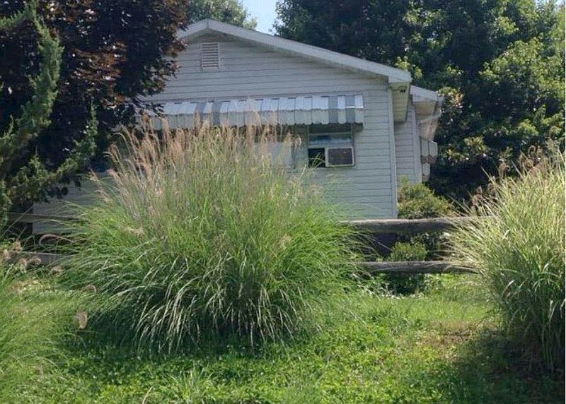 1st image of 1040 Frontage Dr