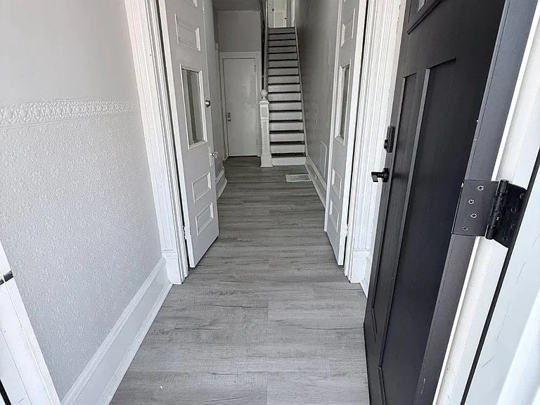 1325 W Norwegian St — Photo 4