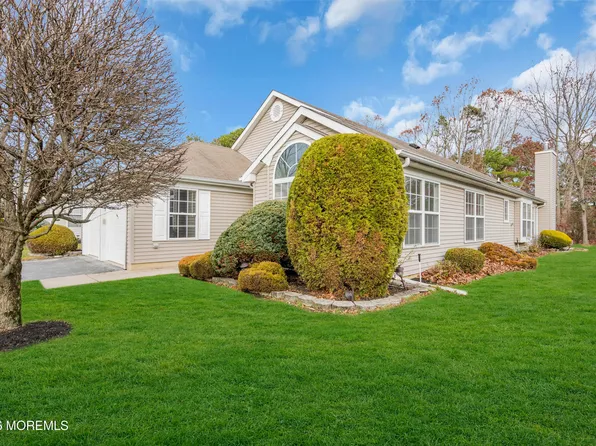 9 Oakmont Road, Lakewood, NJ 08701