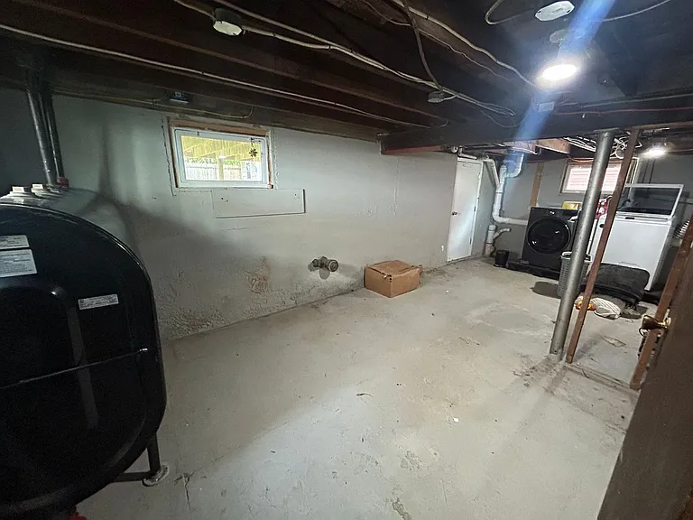 136 Aborn Ave — Photo 14