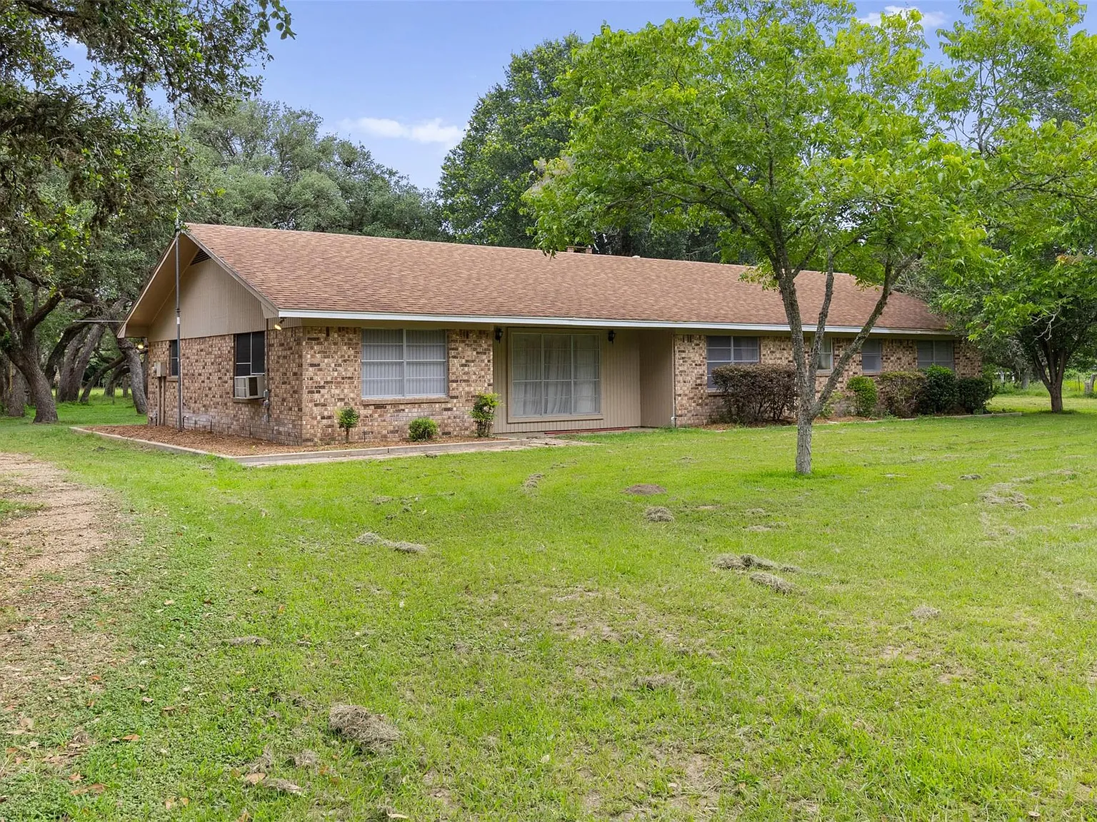3 bed, 2.0 bath, 2246 sqft, $2,800 — Photo 3