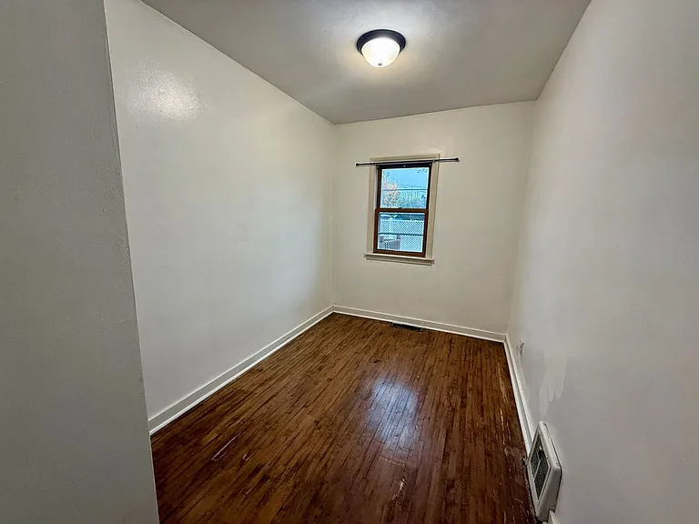 515 W Strowbridge St — Photo 13
