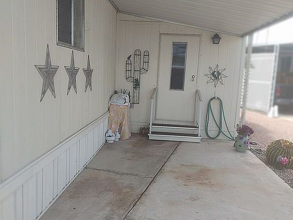  2nd CARPORT&DEN/BED/DOOR