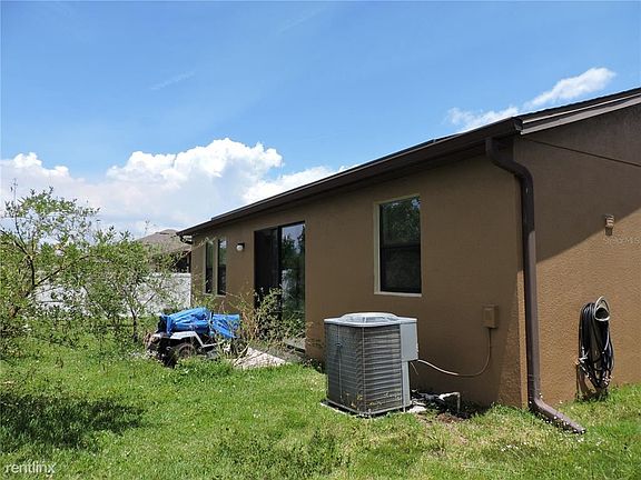 3rd image of 916 La Terraza Ln