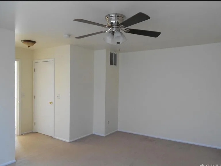 617 Hampshire Dr — Photo 6
