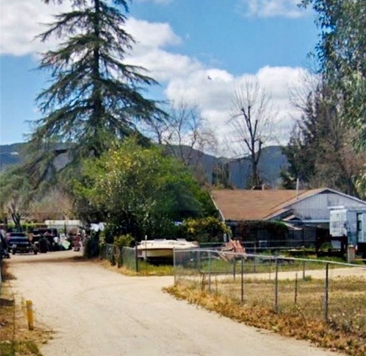 1st image of 41891 Plum Ave