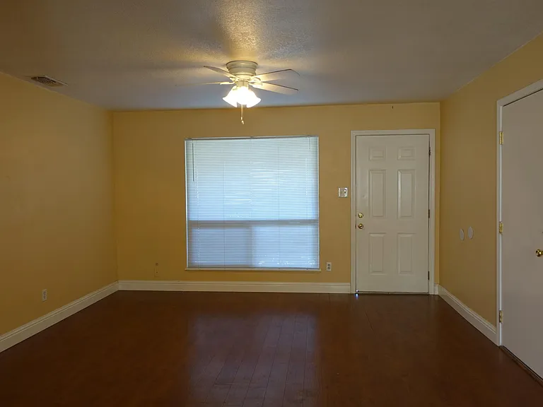 6712 Admiral Ave — Photo 8