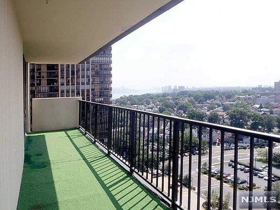 2nd image of 300 Winston Dr APT 1717