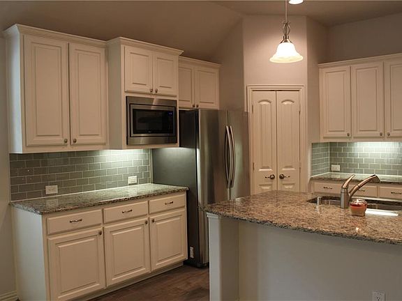 4th image of 1160 Montgomery Way