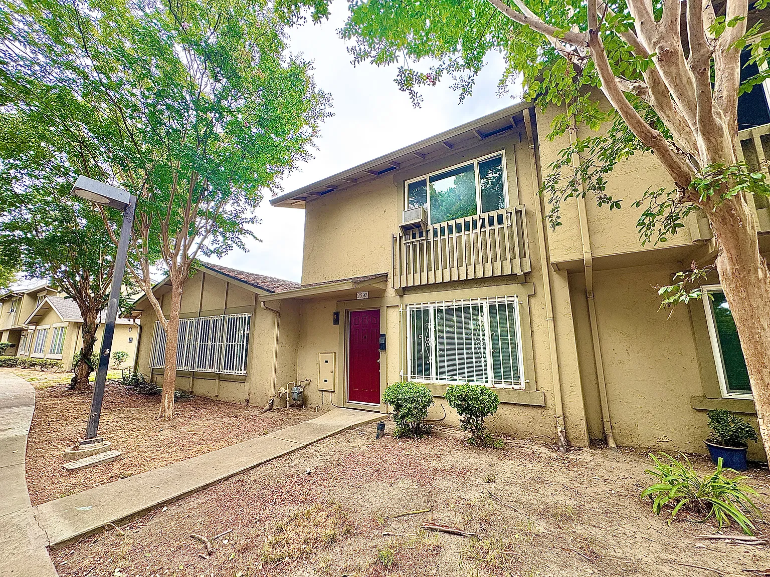 2 bed, 1.5 bath, 988 sqft, $3,222 — Photo 2