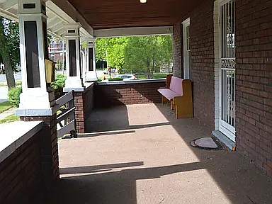 525 Owen St — Photo 3