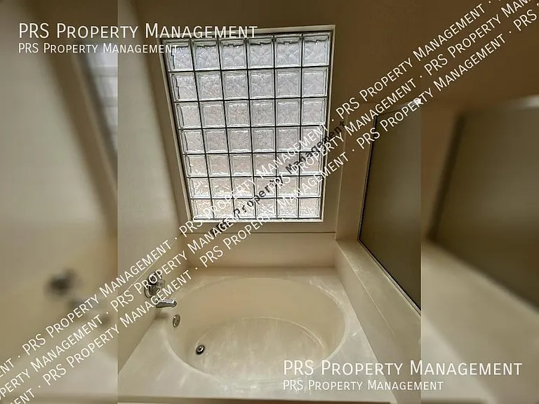 8003 W Clara Ln — Photo 37