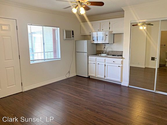 3rd image of 1114 N Clark St APT 1A