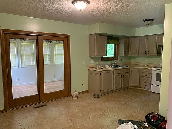 3rd image of 1212 Silver Ridge Rd #41
